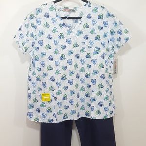 NEW MetroScrubs White Navy Hearts Print Scrubs Set